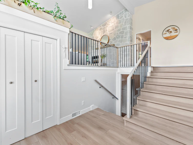 8 Halss Crescent, Vancouver, BC, V6N 3N2 - 13