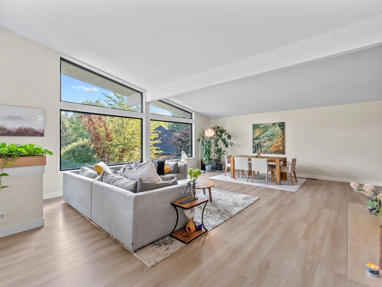 8 Halss Crescent, Vancouver, BC, V6N 3N2 - 2