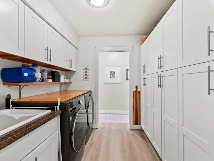 8 Halss Crescent, Vancouver, BC, V6N 3N2 - 7