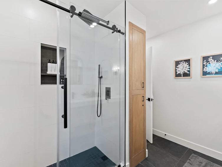 8 Halss Crescent, Vancouver, BC, V6N 3N2 - 10