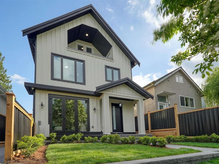 2-3216 Venables Street, Vancouver, BC, V5K 2S6 - 2