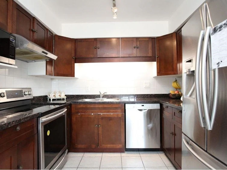 156 W 62nd Avenue, Vancouver, BC, V5X 2E1 - 3
