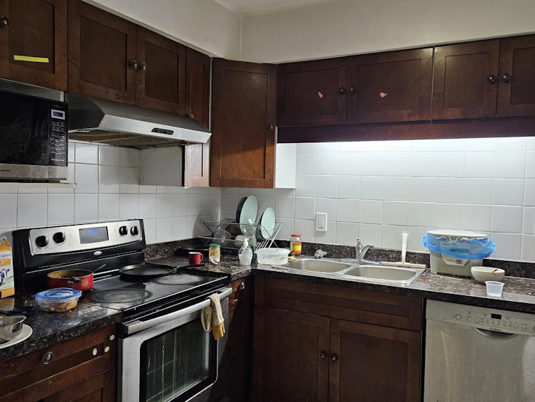 156 W 62nd Avenue, Vancouver, BC, V5X 2E1 - 2