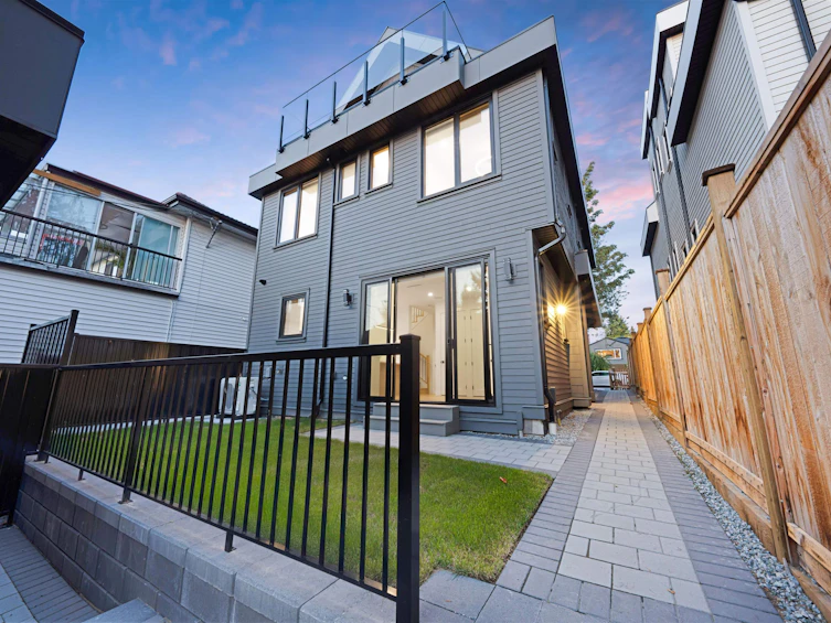 2-5315 Inverness Street, Vancouver, BC, V5W 3N9