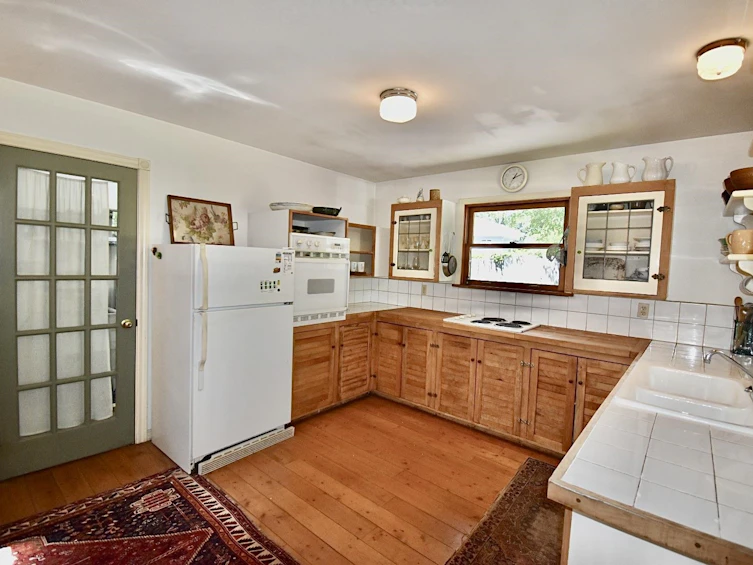8084 Redrooffs Road, Halfmoon Bay, BC, V7Z 1C7 - 5