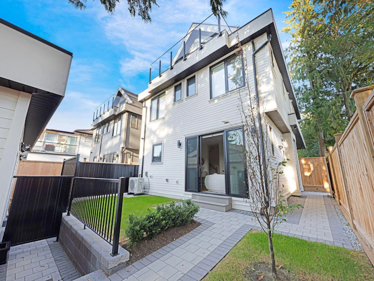 2-1233 E 37th Avenue, Vancouver, BC, V5W 3N9