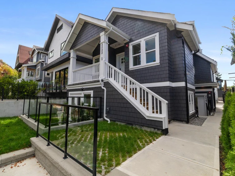 1-2022 E 4th Avenue, Vancouver, BC, V5N 1K4
