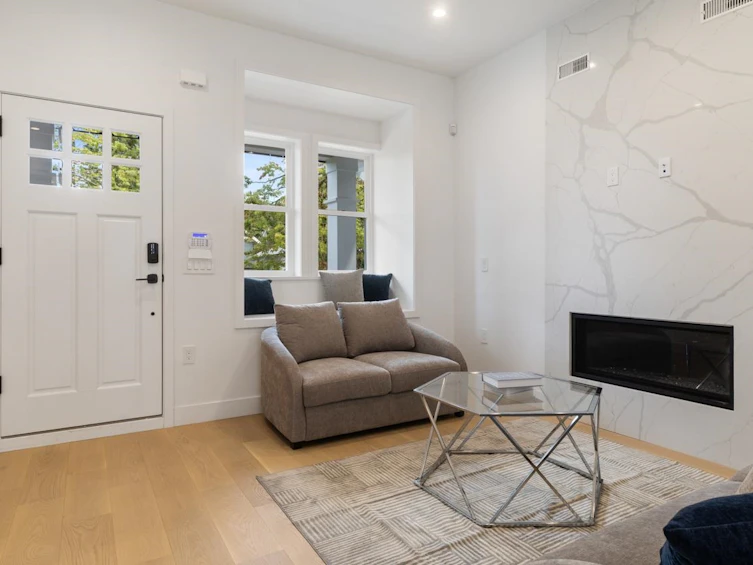 1-2022 E 4th Avenue, Vancouver, BC, V5N 1K4 - 3