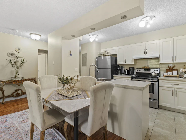 401-9521 Cardston Court, Burnaby, BC, V3N 4R8 - 5