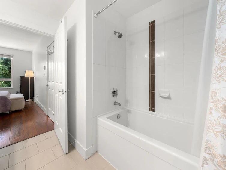 204-1111 E 27th Street, North Vancouver, BC, V7J 1S3 - 23