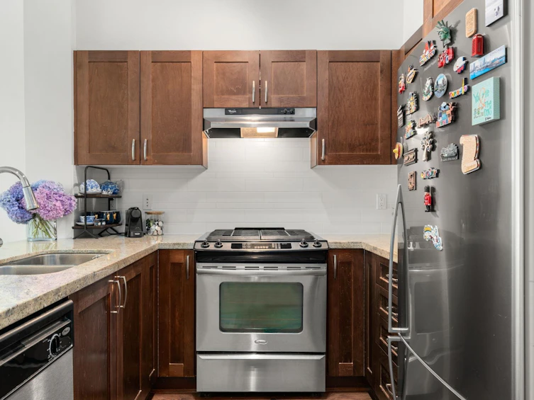 204-1111 E 27th Street, North Vancouver, BC, V7J 1S3 - 14