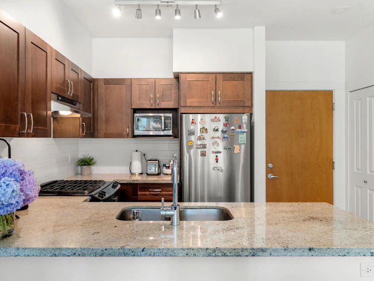 204-1111 E 27th Street, North Vancouver, BC, V7J 1S3 - 13