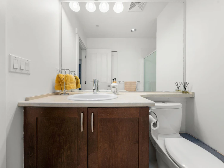 204-1111 E 27th Street, North Vancouver, BC, V7J 1S3 - 28