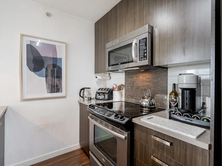 708-13325 102a Avenue, Surrey, BC, V3T 0J5 - 9