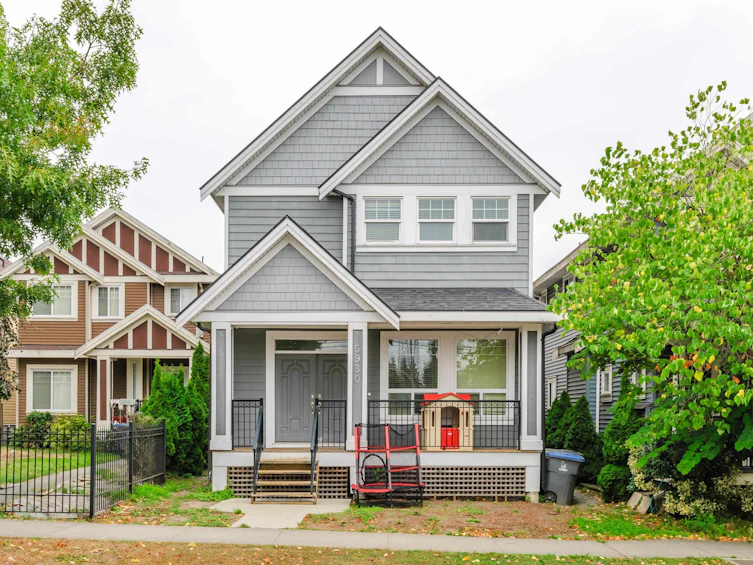 5930 128 Street, Surrey, BC, V3X 1T3
