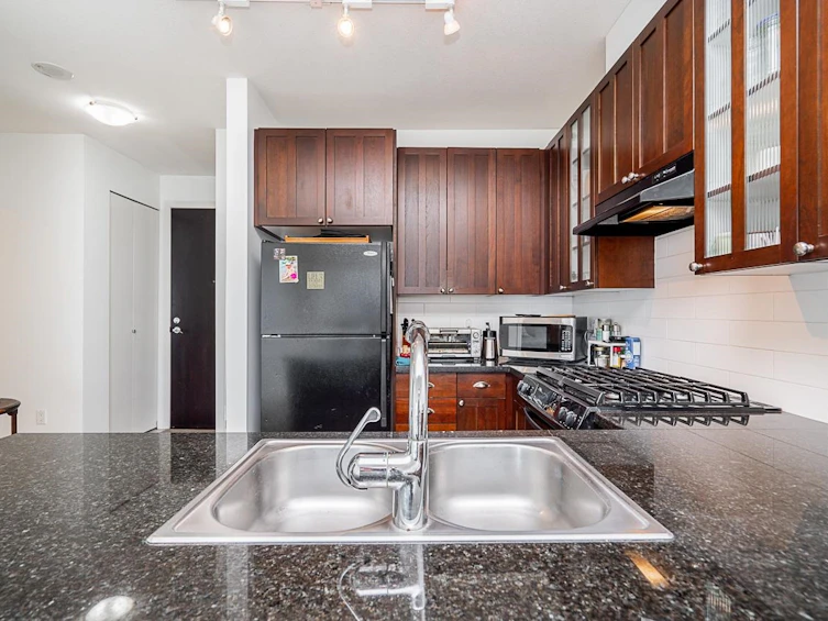 1004-170 W 1st Street, North Vancouver, BC, V7M 3P2 - 8