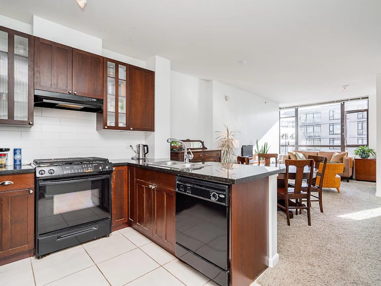 1004-170 W 1st Street, North Vancouver, BC, V7M 3P2 - 4