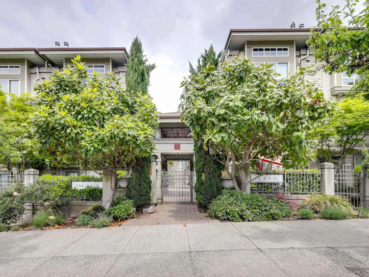 11-2375 W Broadway, Vancouver, BC, V6K 2E6 - 2