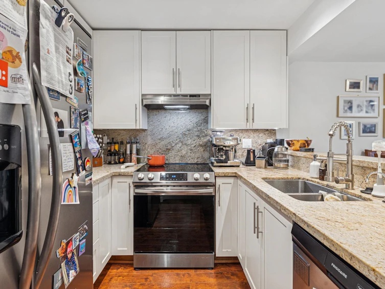 11-2375 W Broadway, Vancouver, BC, V6K 2E6 - 14