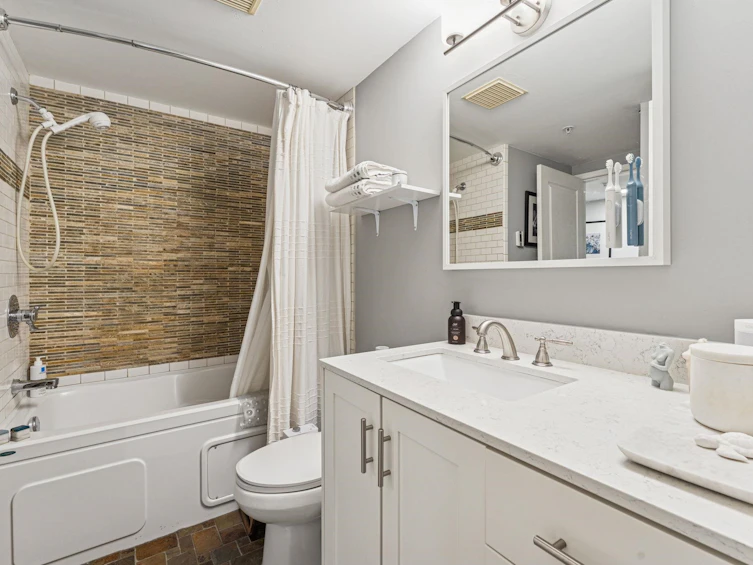 11-2375 W Broadway, Vancouver, BC, V6K 2E6 - 17