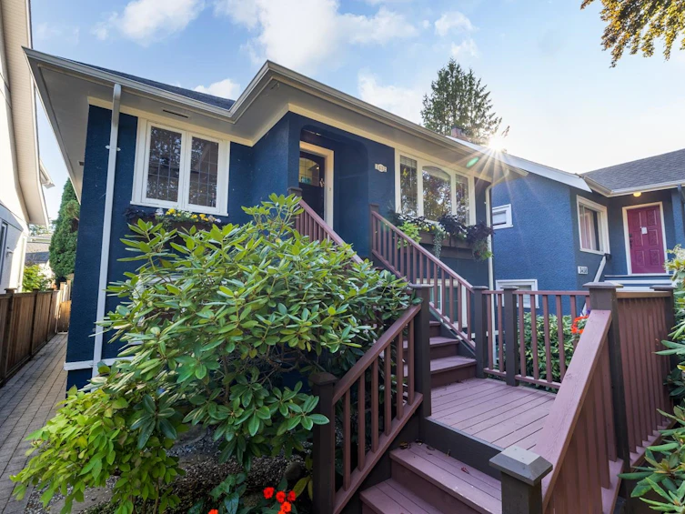 3432 W 13th Avenue, Vancouver, BC, V6R 2S1 - 2