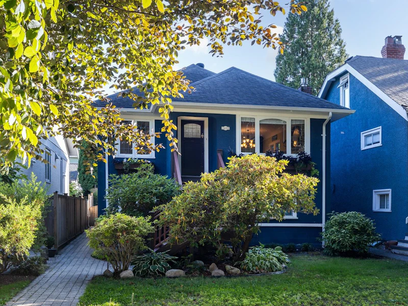 3432 W 13th Avenue, Vancouver BC V6R 2S1