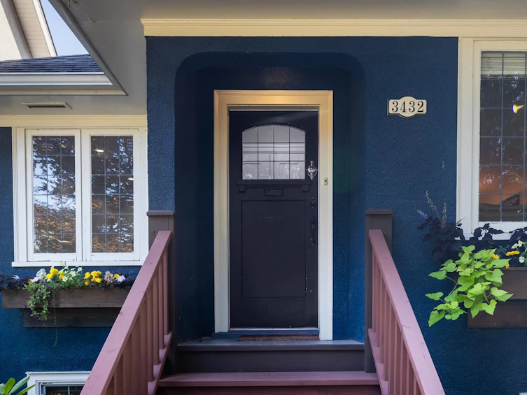 3432 W 13th Avenue, Vancouver, BC, V6R 2S1 - 3