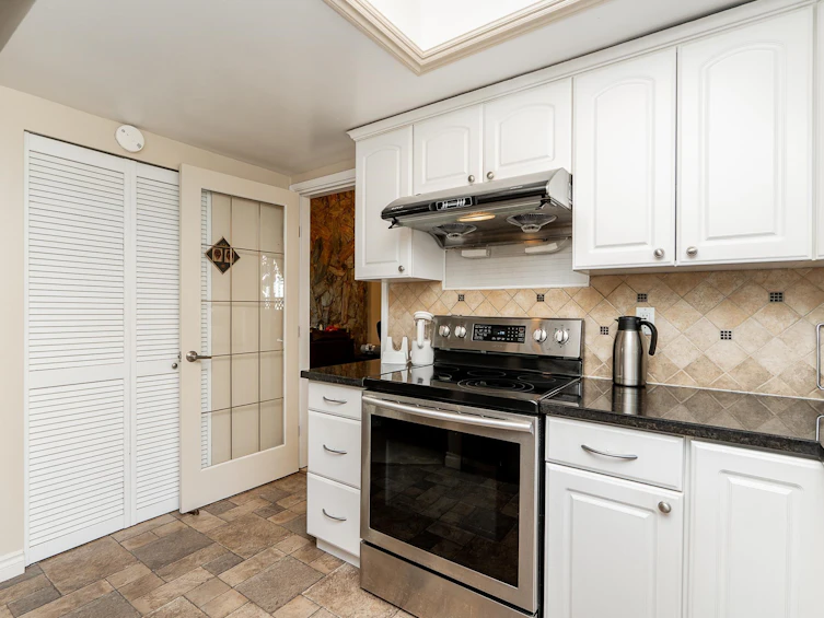 9674 155a Street, Surrey, BC, V3R 7N8 - 2