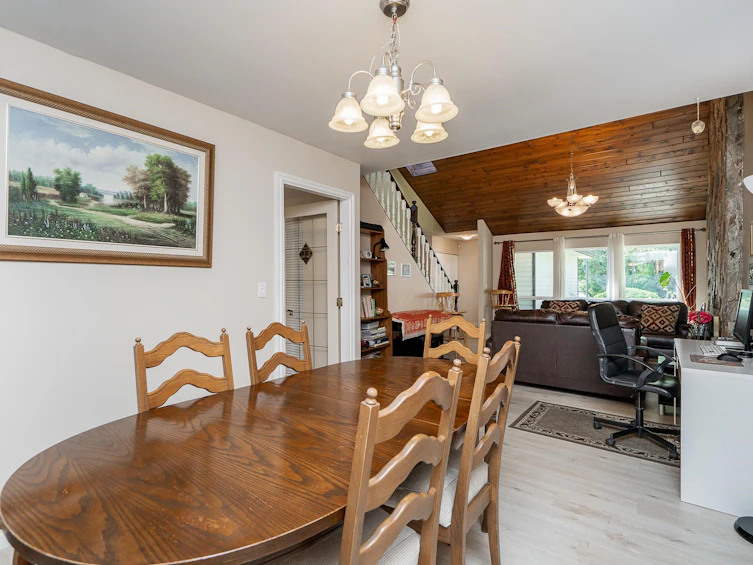 9674 155a Street, Surrey, BC, V3R 7N8 - 9