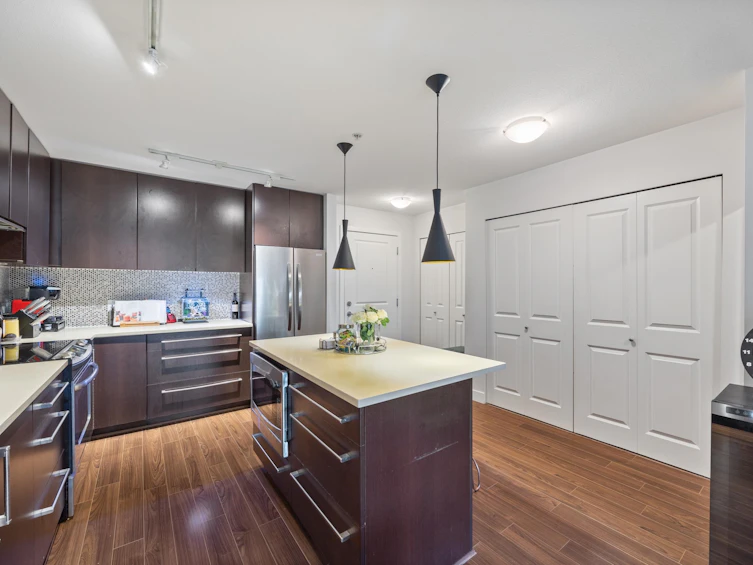 201-15745 Croydon Drive, Surrey, BC, V3Z 2L5 - 9