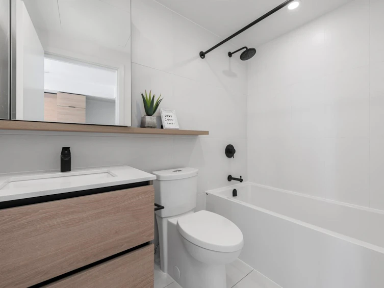 1108-10448 University Drive, Surrey, BC, V3T 0S7 - 8