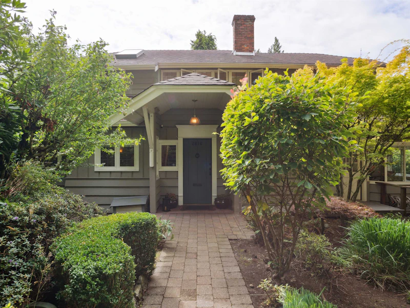 2616 Haywood Avenue, West Vancouver BC V7V 1Y6