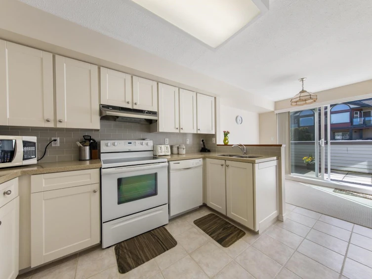 202-4885 53 Street, Delta, BC, V4K 2Z3 - 3