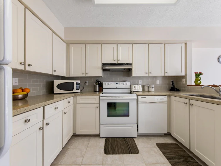 202-4885 53 Street, Delta, BC, V4K 2Z3 - 2