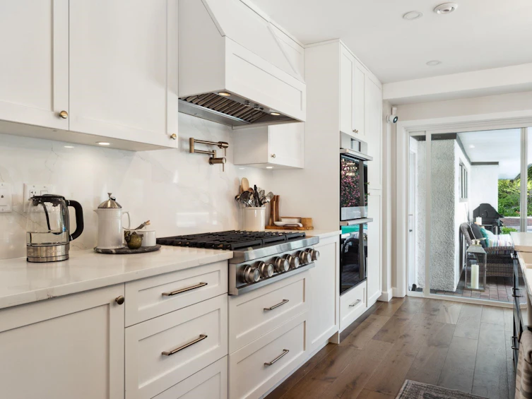 3061 Bewicke Avenue, North Vancouver, BC, V7N 4B7 - 7