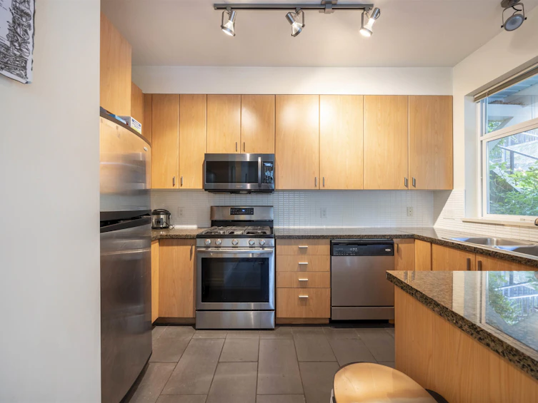 46-6878 Southpoint Drive, Burnaby, BC, V3N 5E4 - 11
