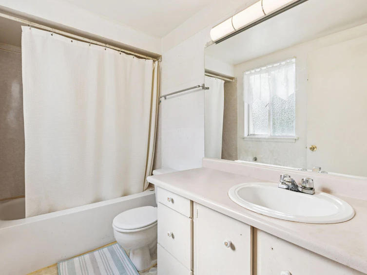 829 Westview Crescent, North Vancouver, BC, V7N 2L5 - 2