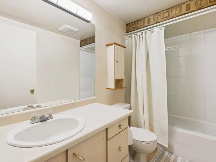 829 Westview Crescent, North Vancouver, BC, V7N 2L5 - 3