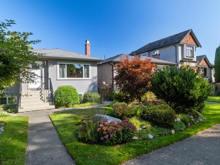 2743 Kitchener Street, Vancouver, BC, V5K 3E2 - 2