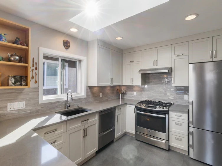 2743 Kitchener Street, Vancouver, BC, V5K 3E2 - 6