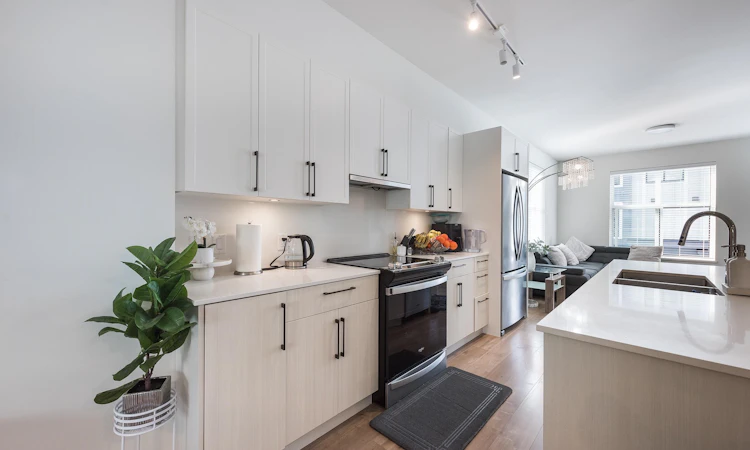 406-2267 Mckenzie Road