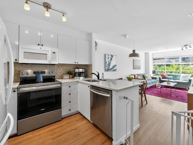302-2388 Triumph Street, Vancouver, BC, V5L 1L5 - 5
