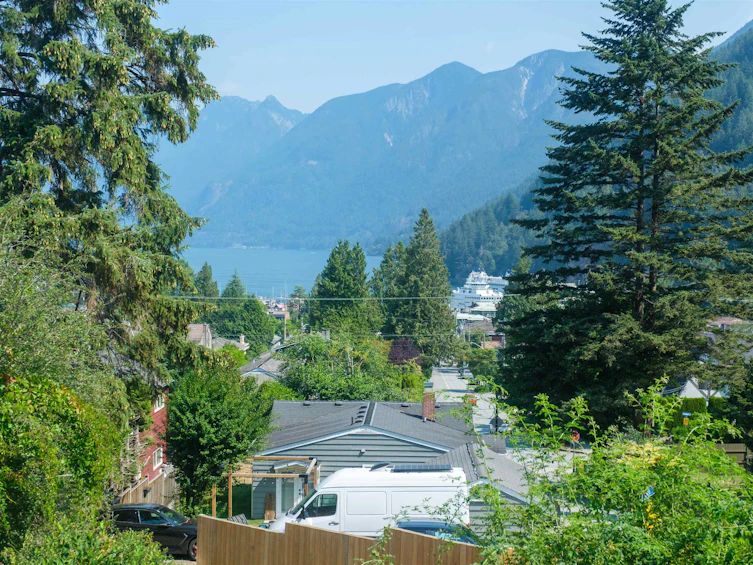 6467 Raleigh Street, West Vancouver, BC, V7W 2C9 - 2
