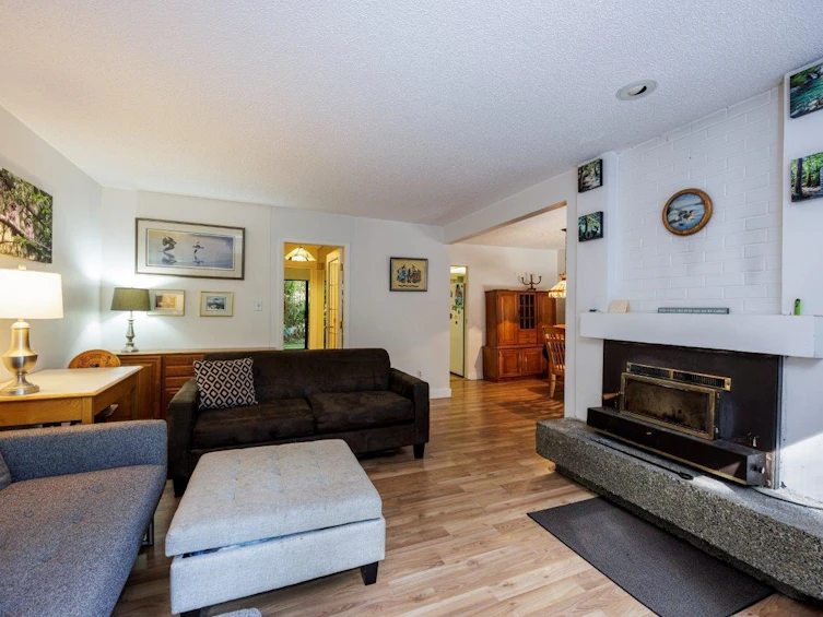 873 Hendecourt Road, North Vancouver, BC, V7K 2X5 - 2