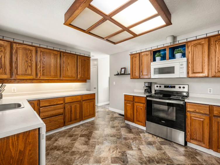 10142 128a Street, Surrey, BC, V3T 3E6 - 11