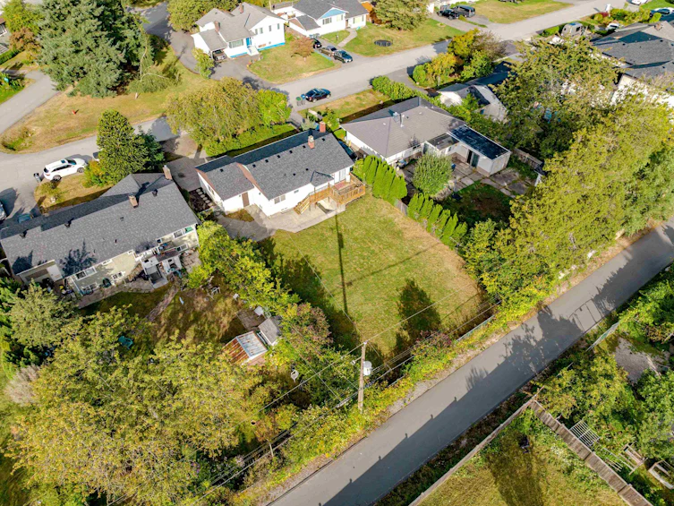 11056 135a Street, Surrey, BC, V3R 3A4 - 10