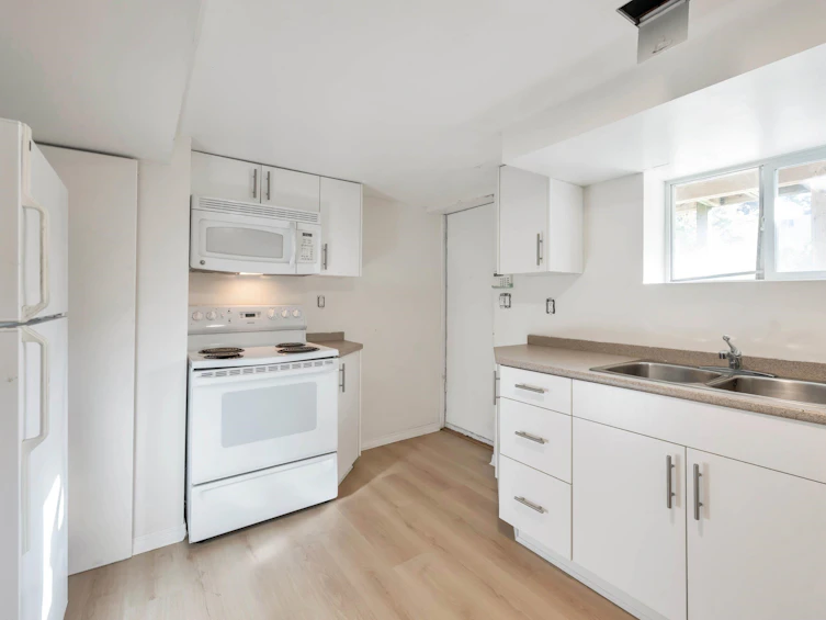 11056 135a Street, Surrey, BC, V3R 3A4 - 27