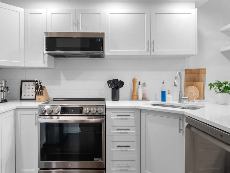 204-3151 Woodbine Drive, North Vancouver, BC, V7R 2S4 - 11