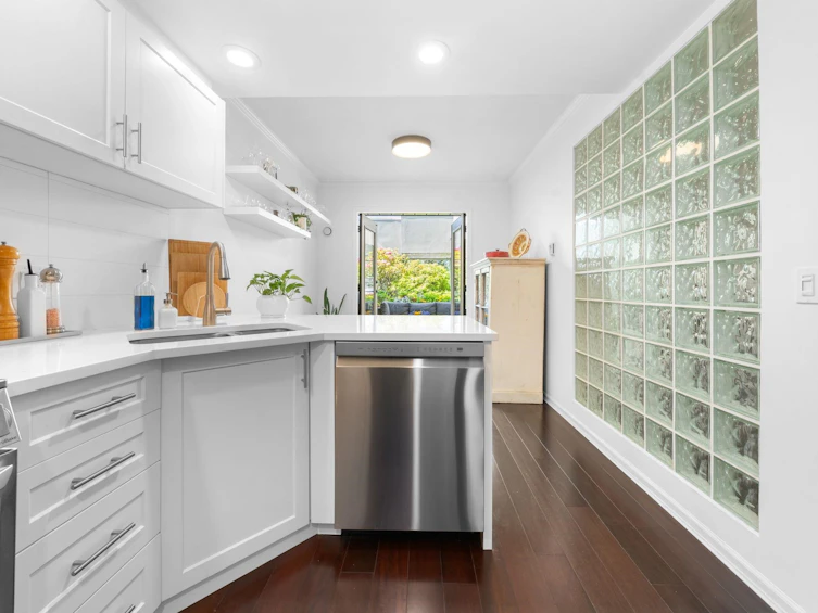 204-3151 Woodbine Drive, North Vancouver, BC, V7R 2S4 - 14