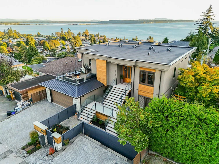 15567 Pacific Avenue, Surrey, BC, V4B 1R8 - 2